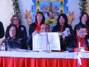 Juan Ayala exhibe tabuladores salariales