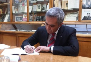 Mancera firma Francia